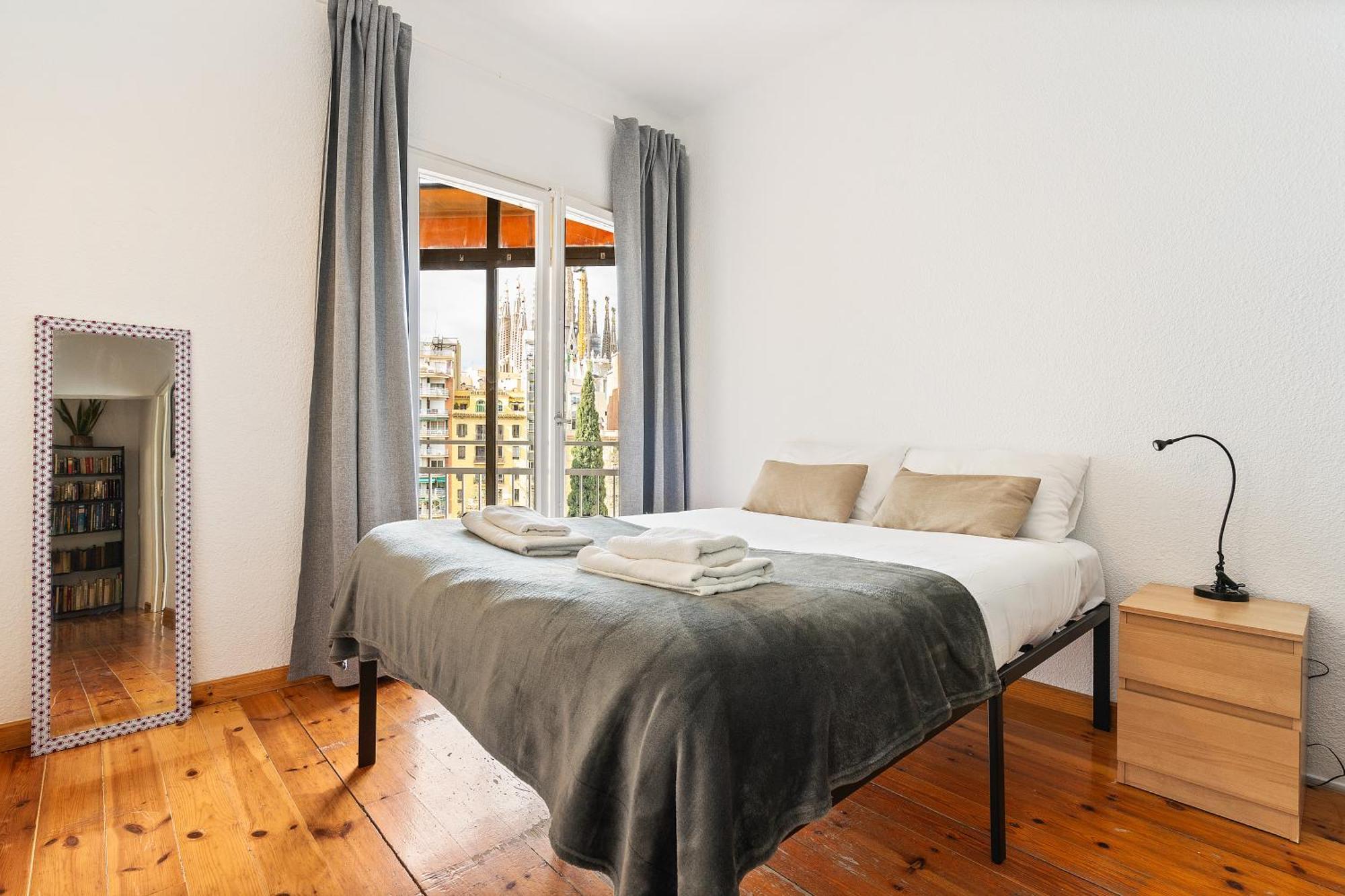 Apartment Stunning 5br With Sagrada Familia Views *