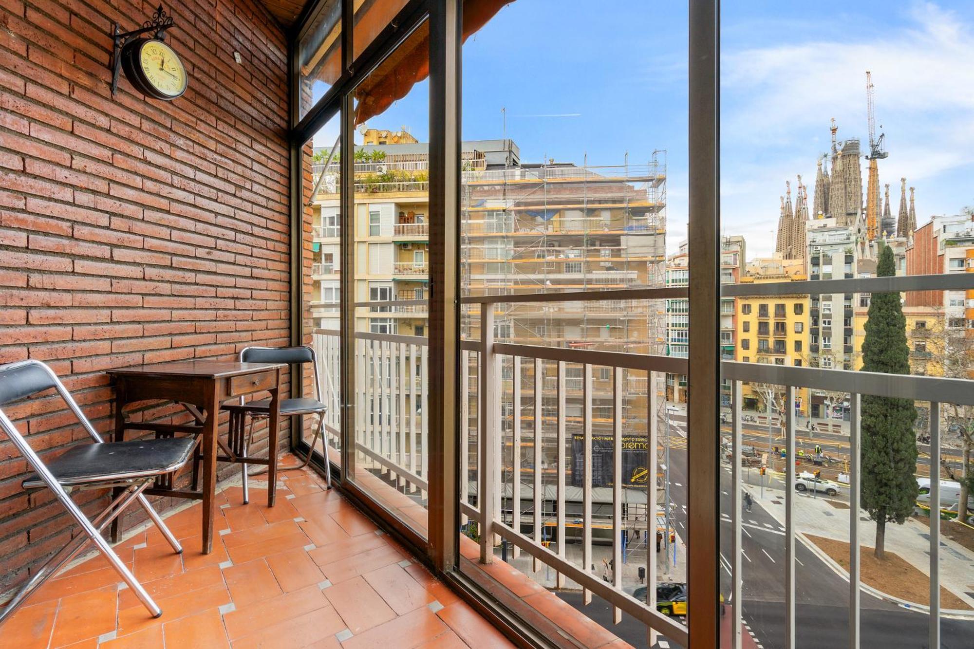 Stunning 5br With Sagrada Familia Views Appartement